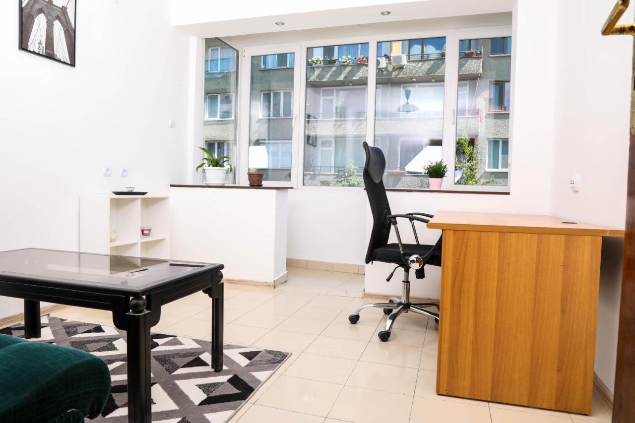Krichim Apartments,Three-Bedroom, Large Apartment, Top Center صوفيا المظهر الخارجي الصورة