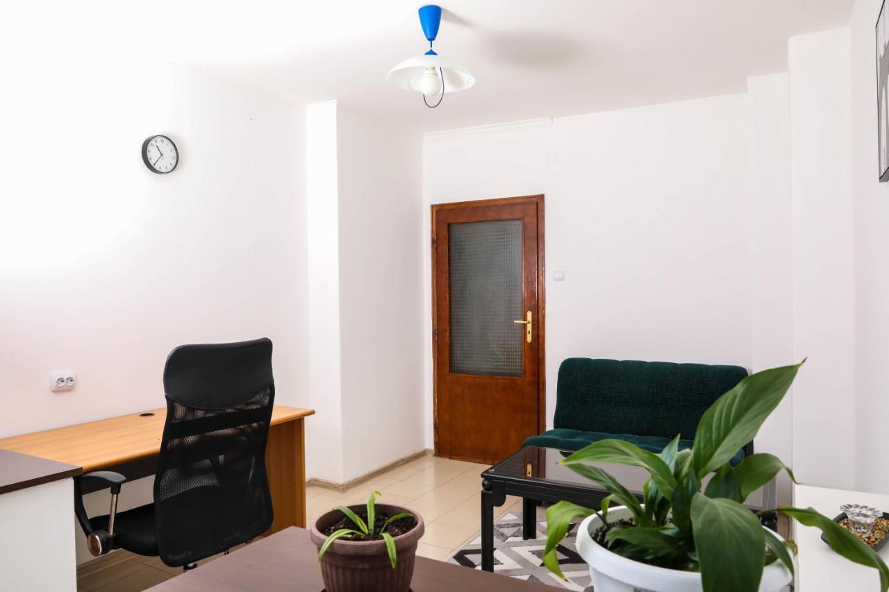 Krichim Apartments,Three-Bedroom, Large Apartment, Top Center صوفيا المظهر الخارجي الصورة