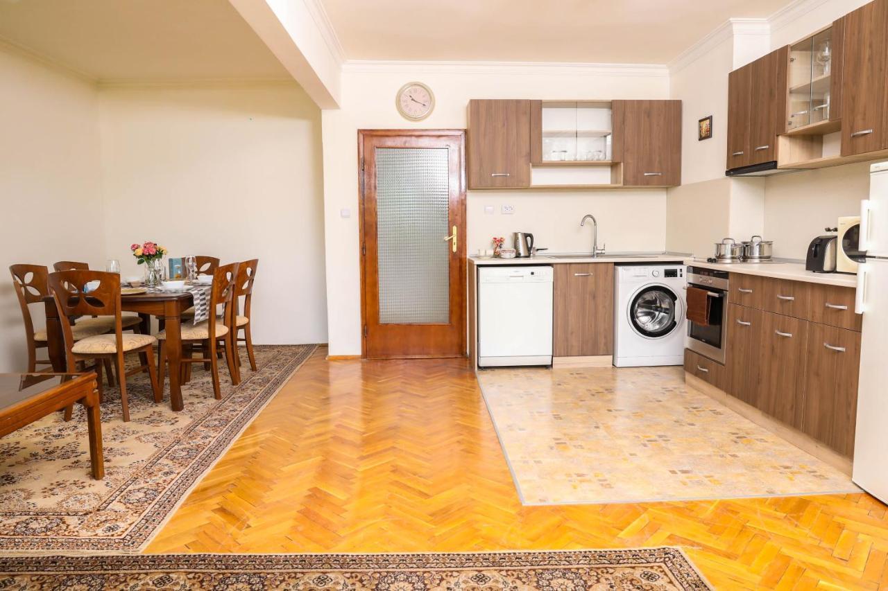 Krichim Apartments,Three-Bedroom, Large Apartment, Top Center صوفيا المظهر الخارجي الصورة