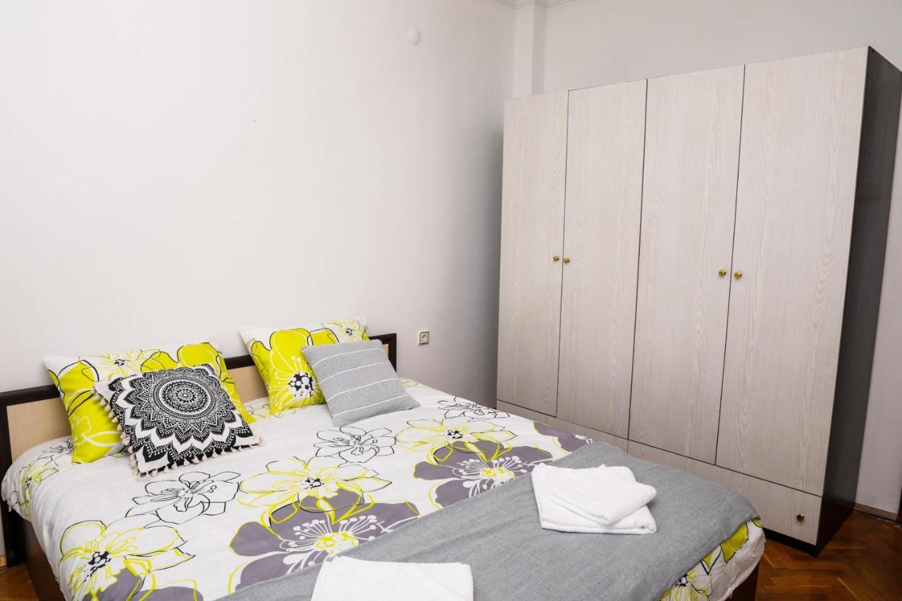 Krichim Apartments,Three-Bedroom, Large Apartment, Top Center صوفيا المظهر الخارجي الصورة