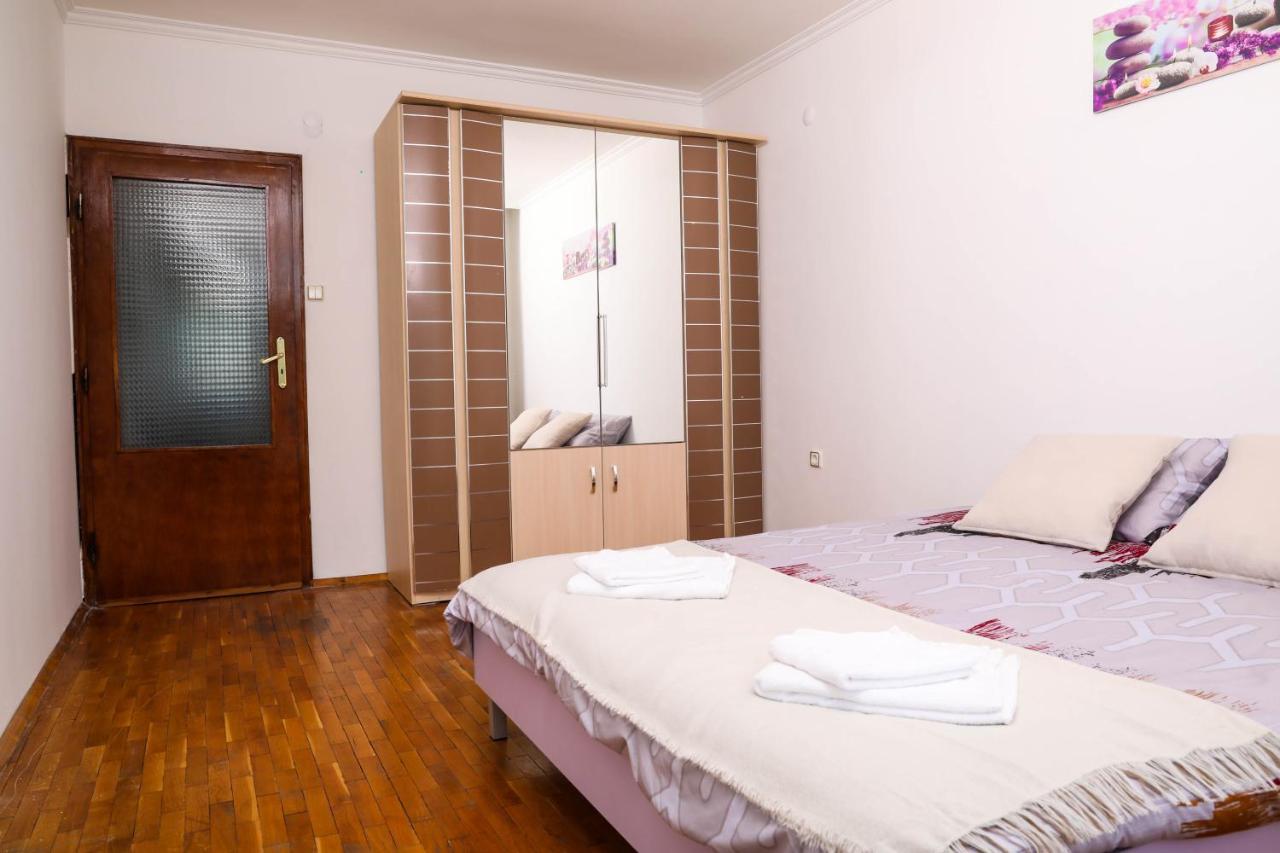 Krichim Apartments,Three-Bedroom, Large Apartment, Top Center صوفيا المظهر الخارجي الصورة